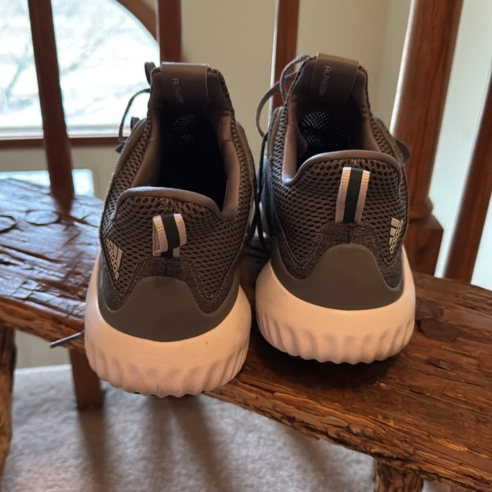 Gray Adidas sneakers - Picture 3 of 5